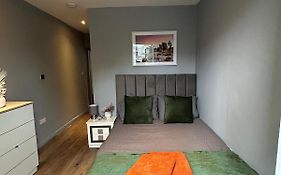 2 Bedroom Flat In Euston 2 Mins Away From Station, No Lift